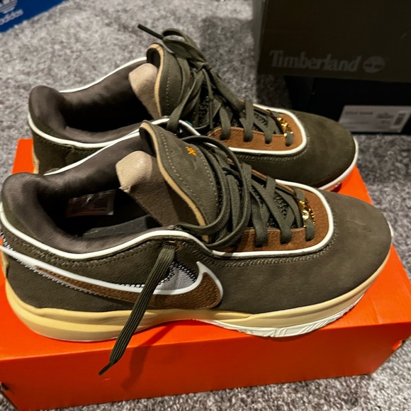 LeBron XX - Picture 4 of 7